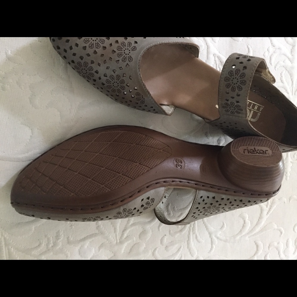 Shoes - Picture 2 of 3